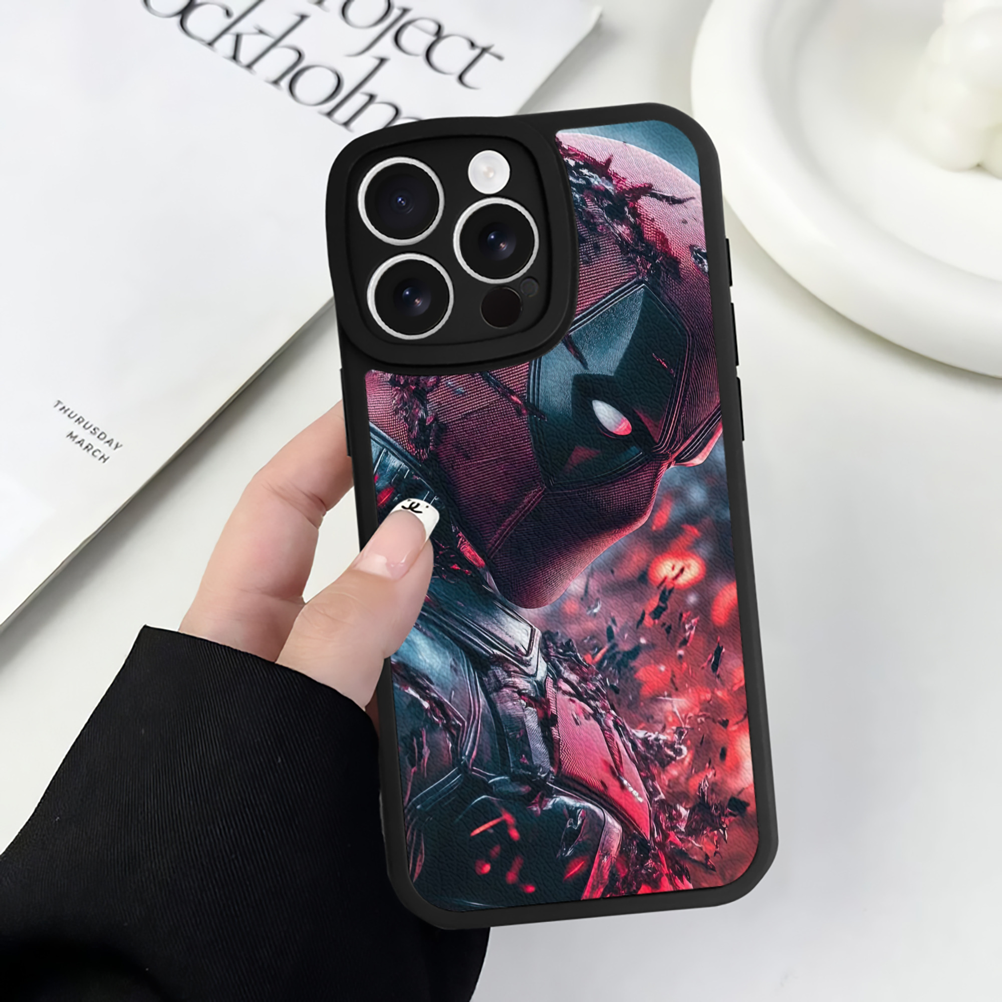 （画像用） Deadpool デッドプール 【iPhone 16シリーズ対応】シリコンスマホケース（レザー調） 材質：シリコン
